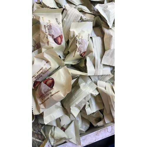 Çikolatalı Bademli Hurma (2,5 Kg)